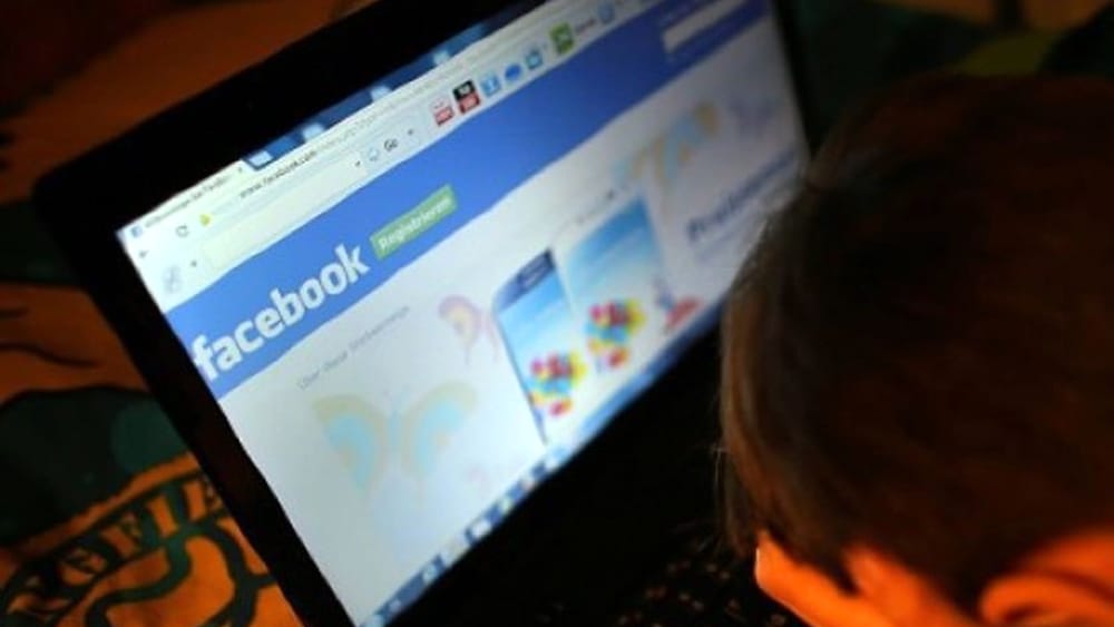 Trappola web, Carolina morta suicida a 14 anni. Il padre: “Mia figlia è la prima vittima riconosciuta del cyberbullismo”