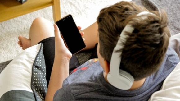 Solitudine adolescenziale in un mondo virtuale