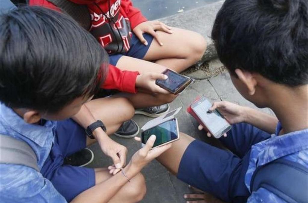 SMARTPHONE AI PRE ADOLESCENTI, A CHE ETÀ È GIUSTO CONCEDERLO?