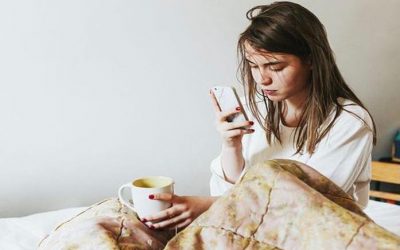 La droga dello scrolling e la generazione “appesa”