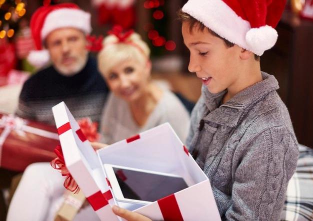 NATALE DIGITALE, FONDAZIONE CAROLINA REGALA AI GENITORI I CONTRATTI EDUCATIVI PER I DONI SMART