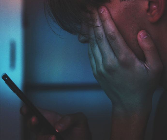 Caso di Gragnano: i 3 appelli di Fondazione Carolina dopo il suicidio del tredicenne per cyberbullismo